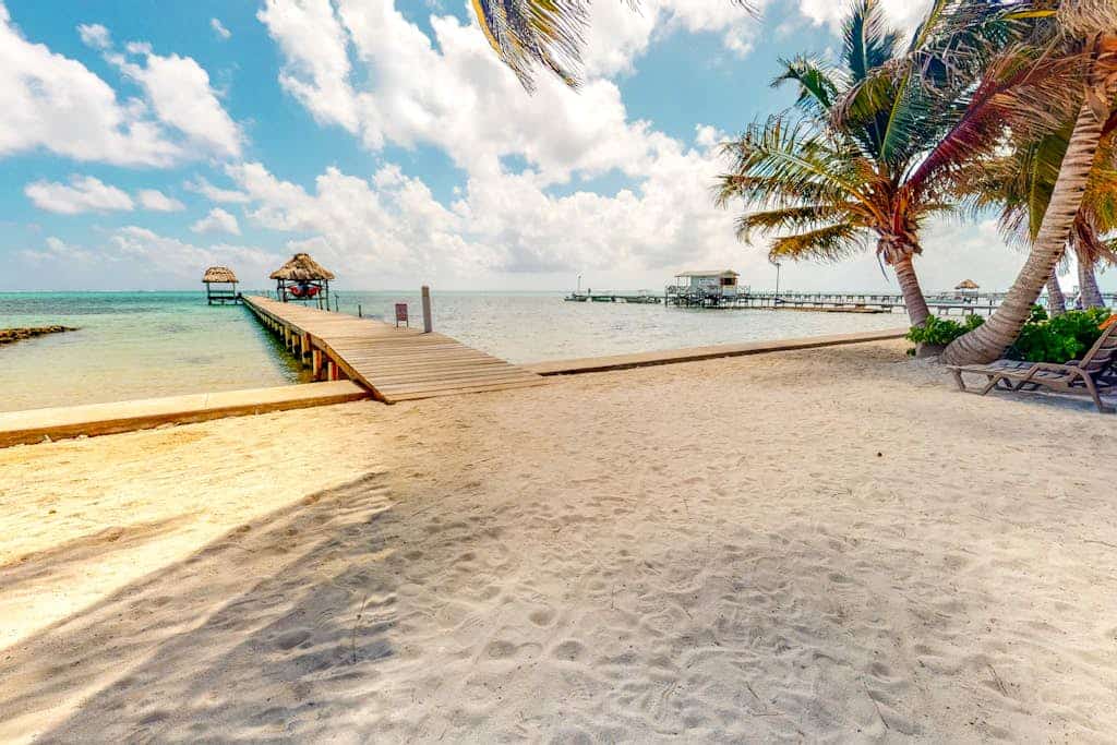Romantic beachfront getaway with ocean views, pool, WiFi & partial AC
