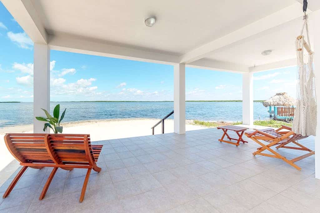 Waterfront home in a quiet area with amazing views, pool, lanai & hammock