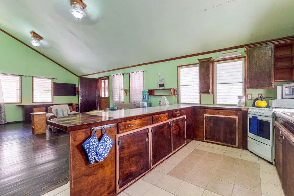 Comfortable home w/ casual island vibes, WiFi & partial AC - near the beach/town