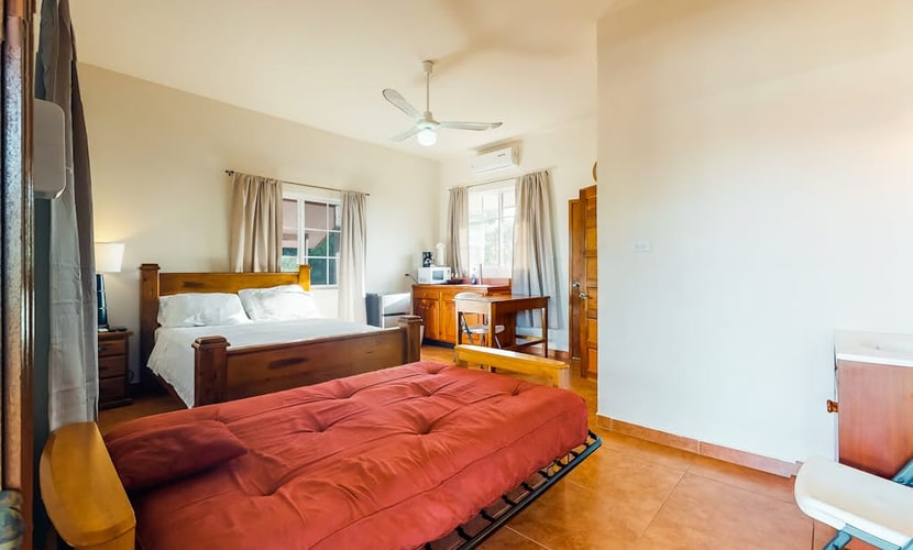 Charming studio w/ ocean view, deck, partial AC & WiFi - short walk to the beach