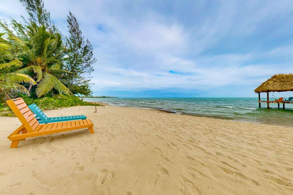 Two quiet oceanfront cabanas w/ private beach, dock, hammock, ocean view & WiFi