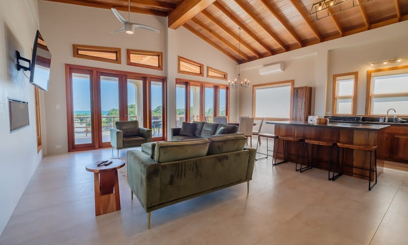Spacious beachfront retreat with a soaking tub - pool, canoes, dock, & grill