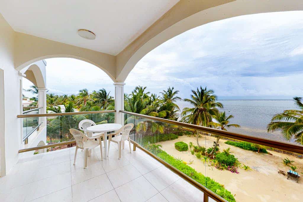 Beachfront condo with ocean views, WiFi, partial AC & shared pool/dock/kayaks