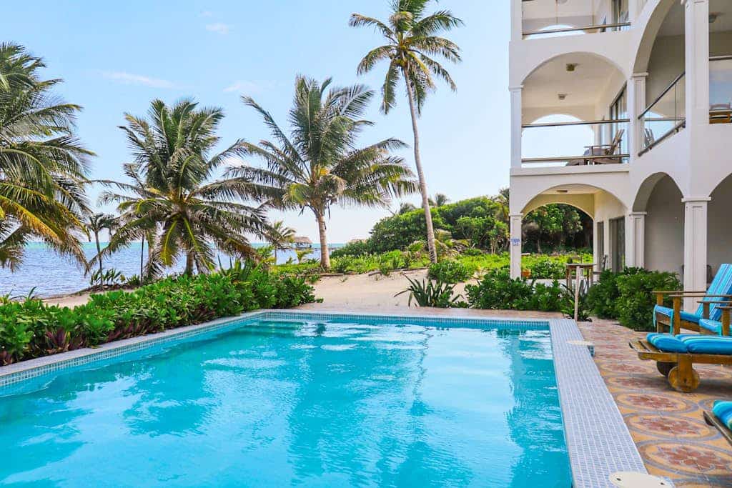 Beachfront condo with ocean views, WiFi, partial AC & shared pool/dock/kayaks