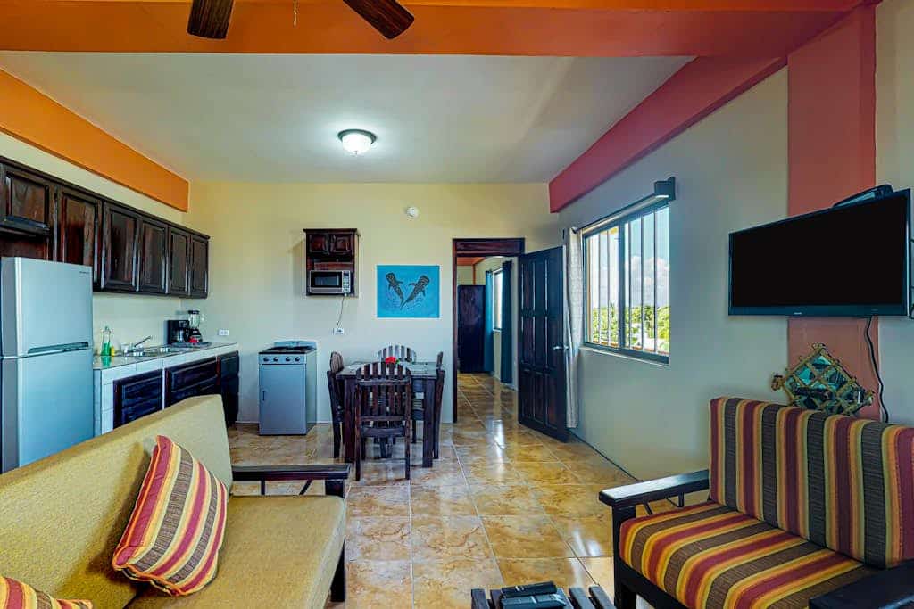 Apartment steps from the beach w/ amazing rooftop view - walk to town