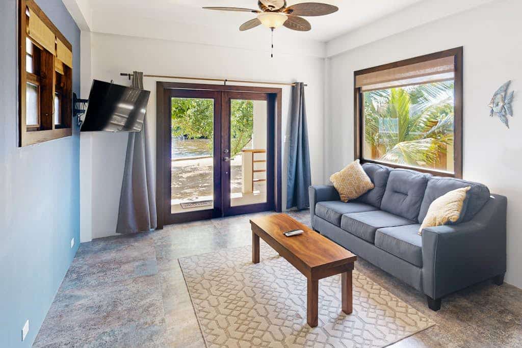 Beachfront suite with reef views - pool, bikes, canoes, dock, and grill access