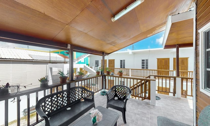 Charming island apartment with patio, full kitchen & fast WiFi near the beach