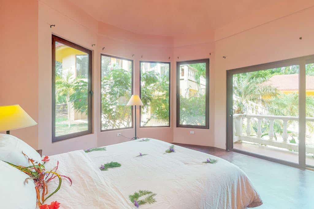 Morningstar Breeze combines a spacious three-bedroom home and separate casita within Red Rock, formerly known as The Reserve / Sanctuary Bay, giving families and groups of up to 10 room to stay together with added privacy. The property offers 4,100 sq. ft. of space, outdoor living, and access to the development’s shared beach club and swimming pool.