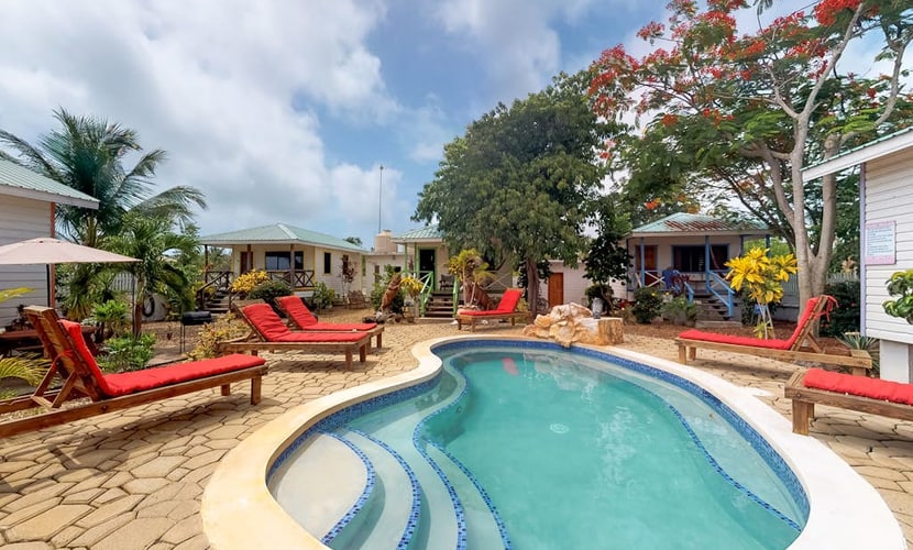 Perfect for large groups - five cabanas w/ private pool, WiFi-walk to the beach