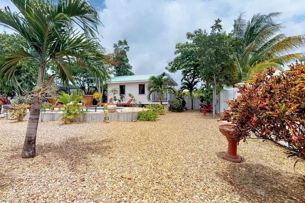 Perfect for large groups - five cabanas w/ private pool, WiFi-walk to the beach