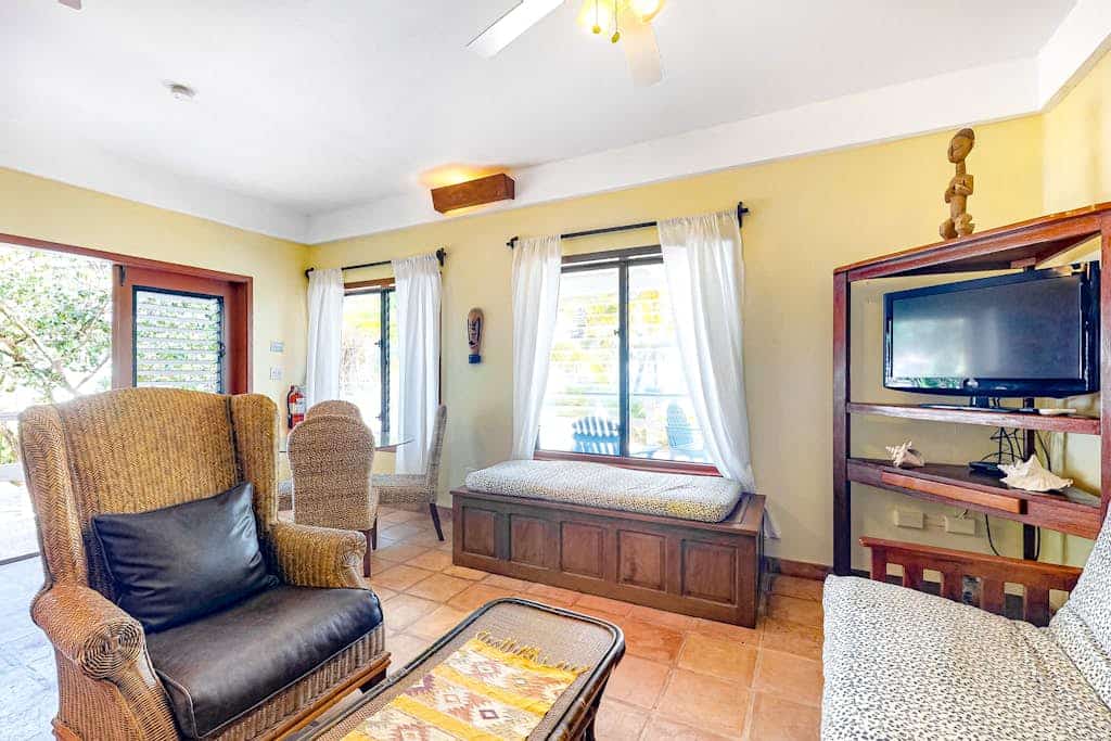 Charming, beachfront condo with shared outdoor pool, central A/C, & free WiFi