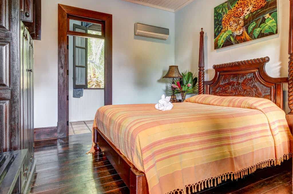 Lovely Suite with Riverfront Location, Pool, WiFi & AC