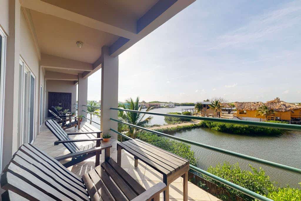 Fabulous condo w/ lagoon view, WiFi, central AC, shared pool & central location