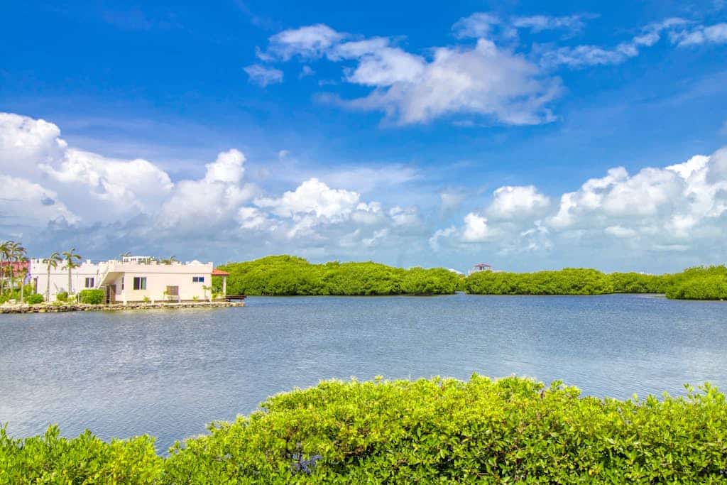 Lagoon-front suite w/ shared pool, ocean view, WiFi & central AC - near beaches