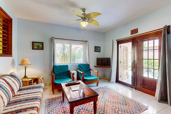 Peaceful dog-friendly condo w/ ocean view, shared pool, free WiFi & partial AC