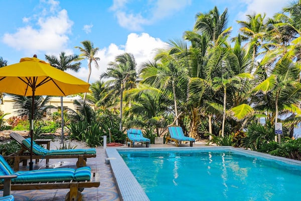 Beachfront condo with pool, amazing ocean view, & W/D - near restaurants