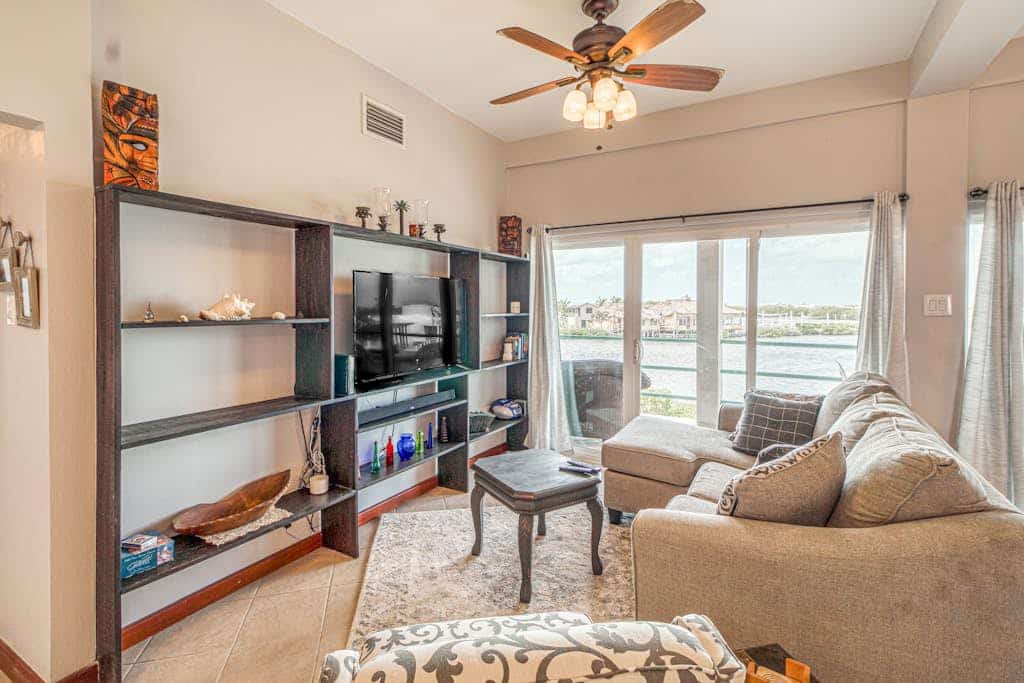 Renovated, oceanfront condo with balcony, AC & outdoor pool - snowbird-friendly
