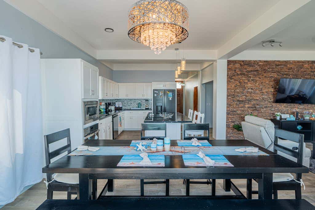 Poolside suite and second floor house at Lor-E-Lei House