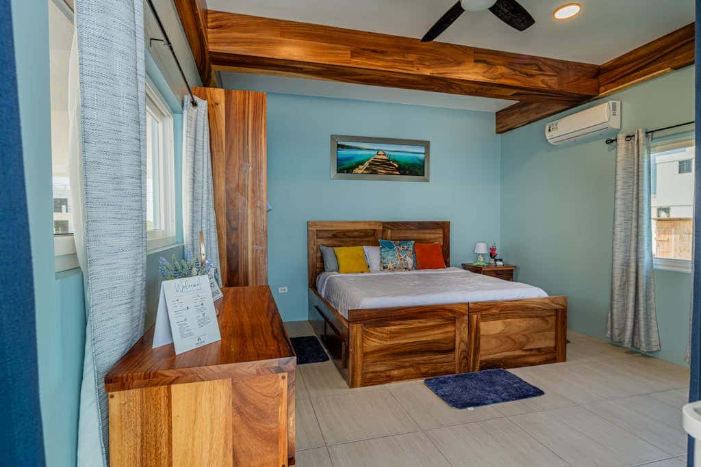 Poolside suite and second floor house at Lor-E-Lei House
