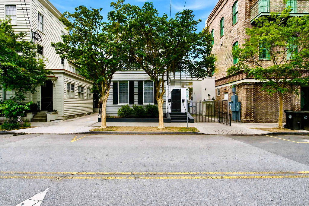 Charming downtown apartment just steps to King Street