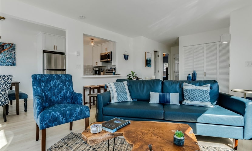 Ocean Paradise Awaits 2 Bed 1 Bath Walk to town and the beach, comfy outdoor area with firepit & bbq