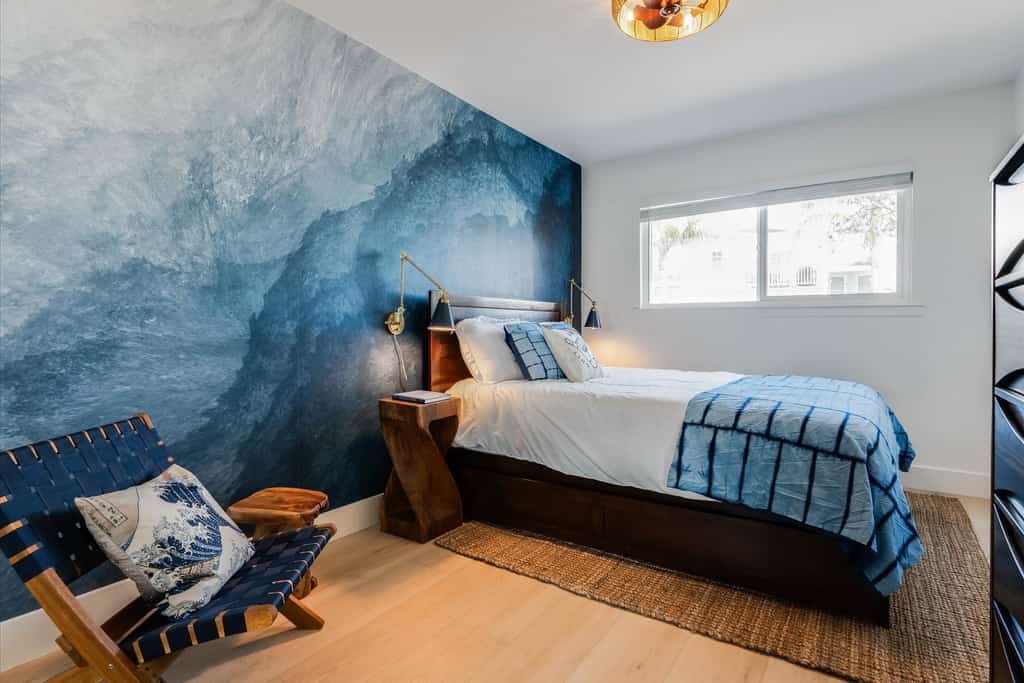 Ocean Paradise Awaits 2 Bed 1 Bath Walk to town and the beach, comfy outdoor area with firepit & bbq