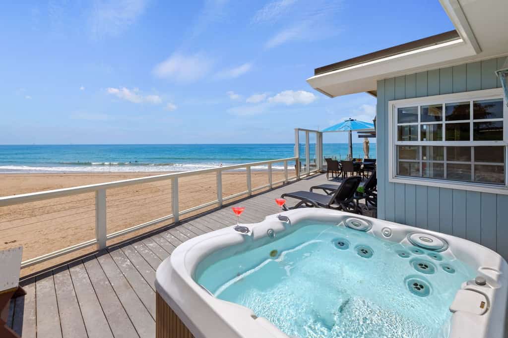 Beautiful Oceanfront Home with Jacuzzi