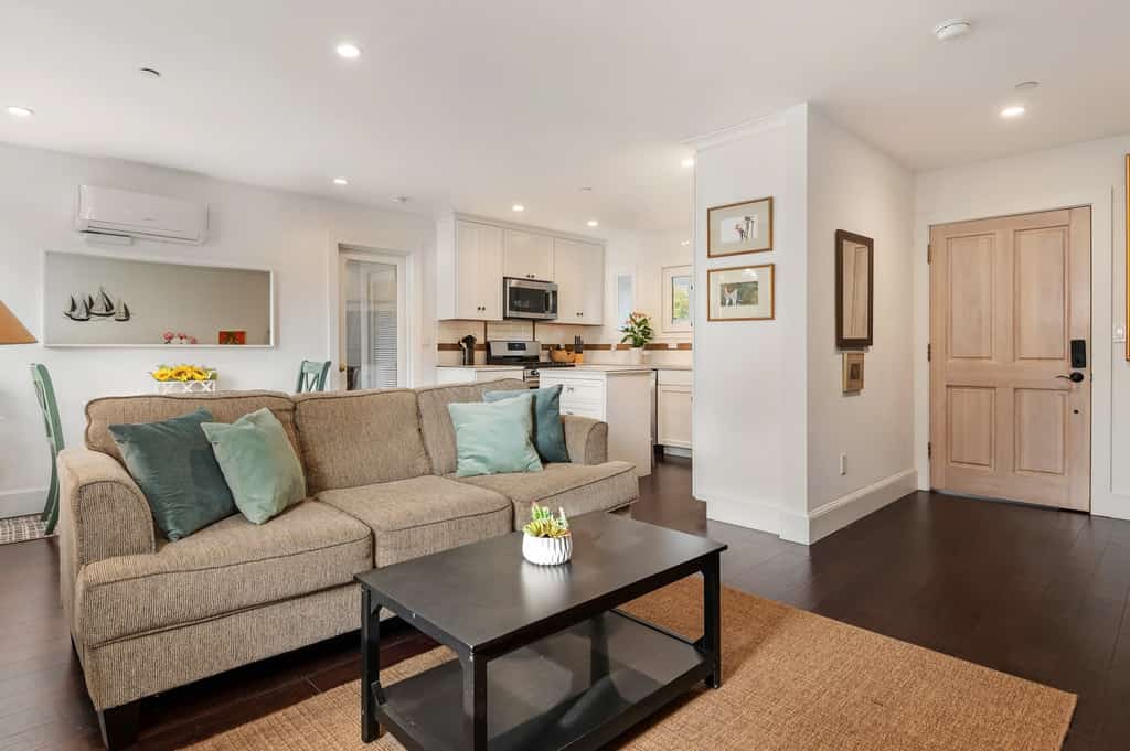 Gorgeous California Comfort - King Bed - Walk to Downtown and Parks!