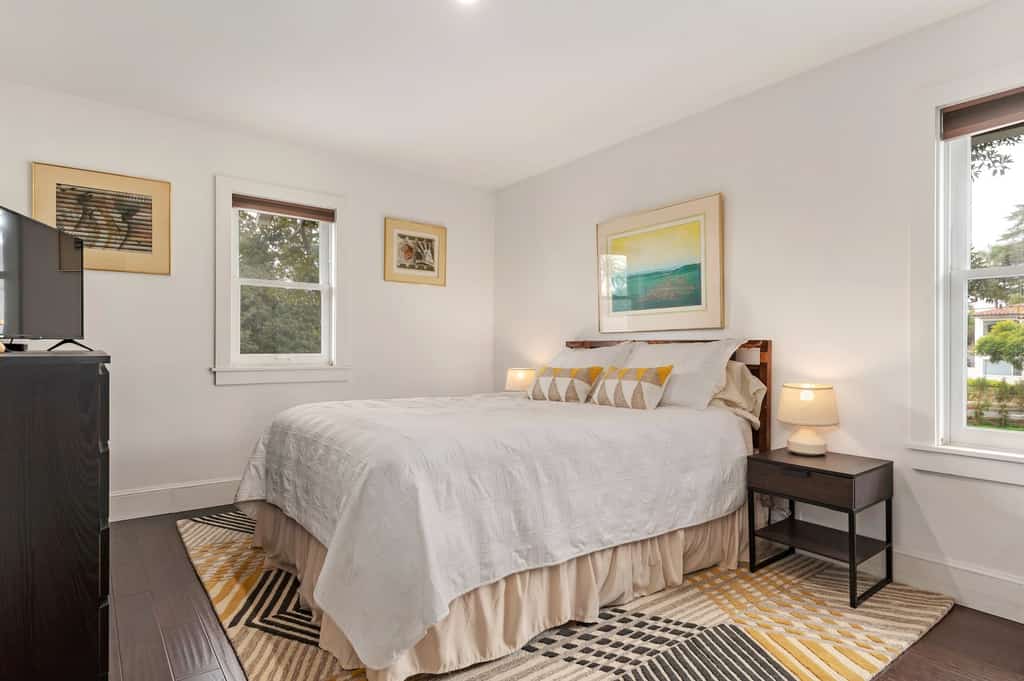 Gorgeous California Comfort - King Bed - Walk to Downtown and Parks!