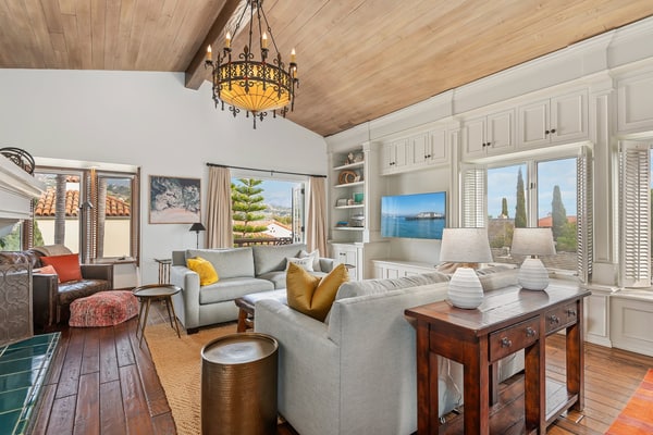 Superb La Vida Riviera 2 BD 2BA Gorgeous Riviera Views, Walk Everywhere!