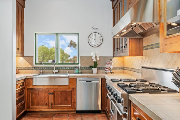 Superb La Vida Riviera 2 BD 2BA Gorgeous Riviera Views, Walk Everywhere!