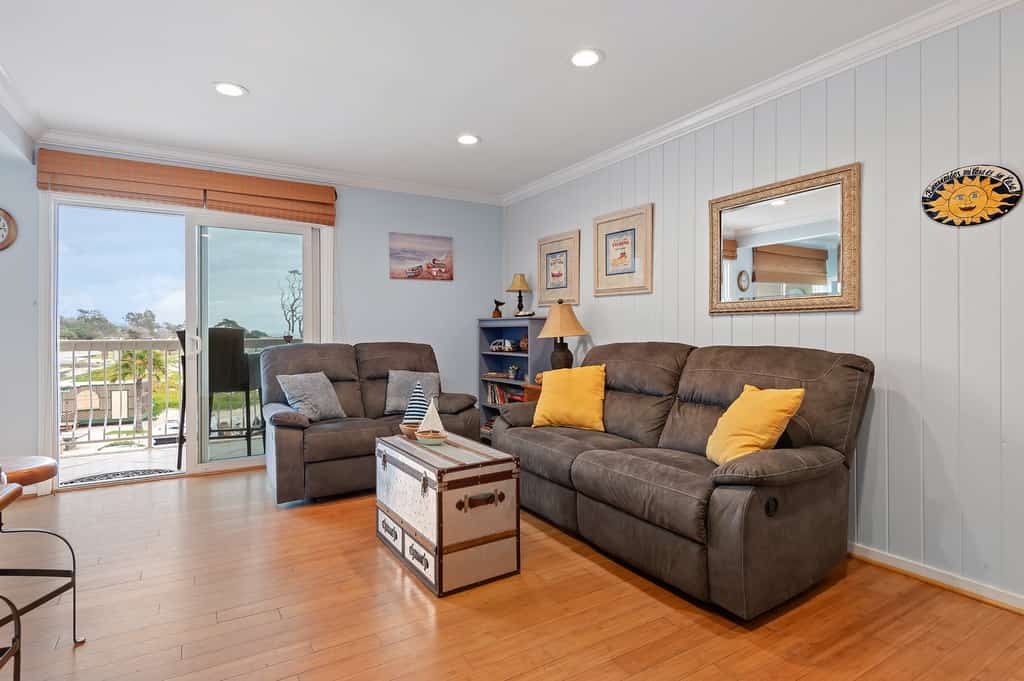 Ocean View Beach Condo | California King, Top Floor & Steps to the Sand