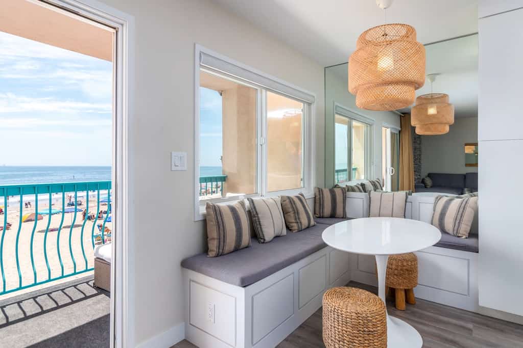 Remodeled Oceanfront Condo | Top Floor Views, King Bed & Beach Access