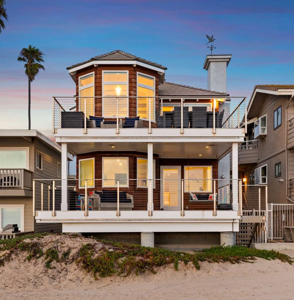 Luxury Sandcastle Beachfront! Sleeps 8 - Walk Everywhere!
