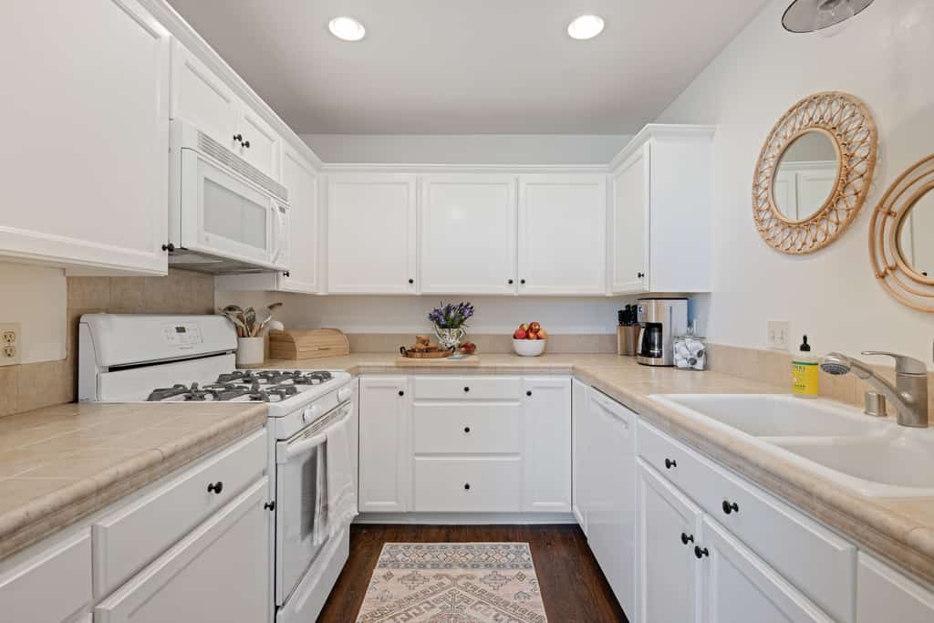 NEW 1BD 1BA + Bonus Room - Serenity Between Mountains and Sea!