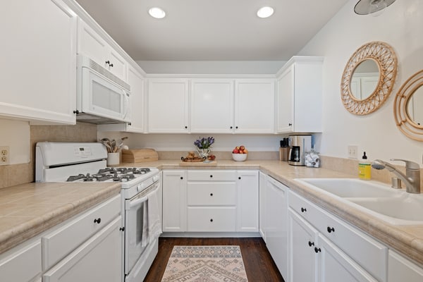 NEW 1BD 1BA + Bonus Room - Serenity Between Mountains and Sea!