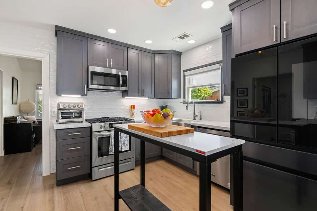 NEW Driftwood Villa – 3BD, 2BA Close to Beach and Everything!