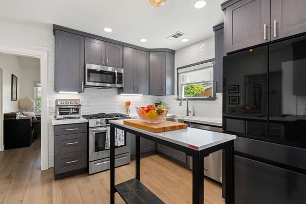 NEW Driftwood Villa – 3BD, 2BA Close to Beach and Everything!