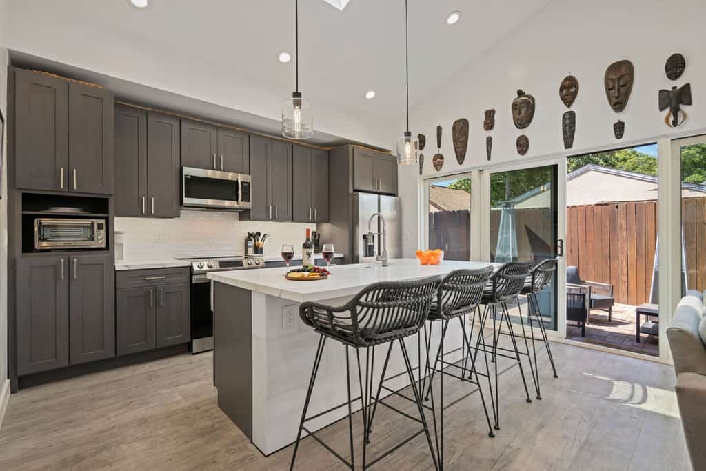 NEW Rustic Villa – 2BD, 2BA Close to Beach and Everything!