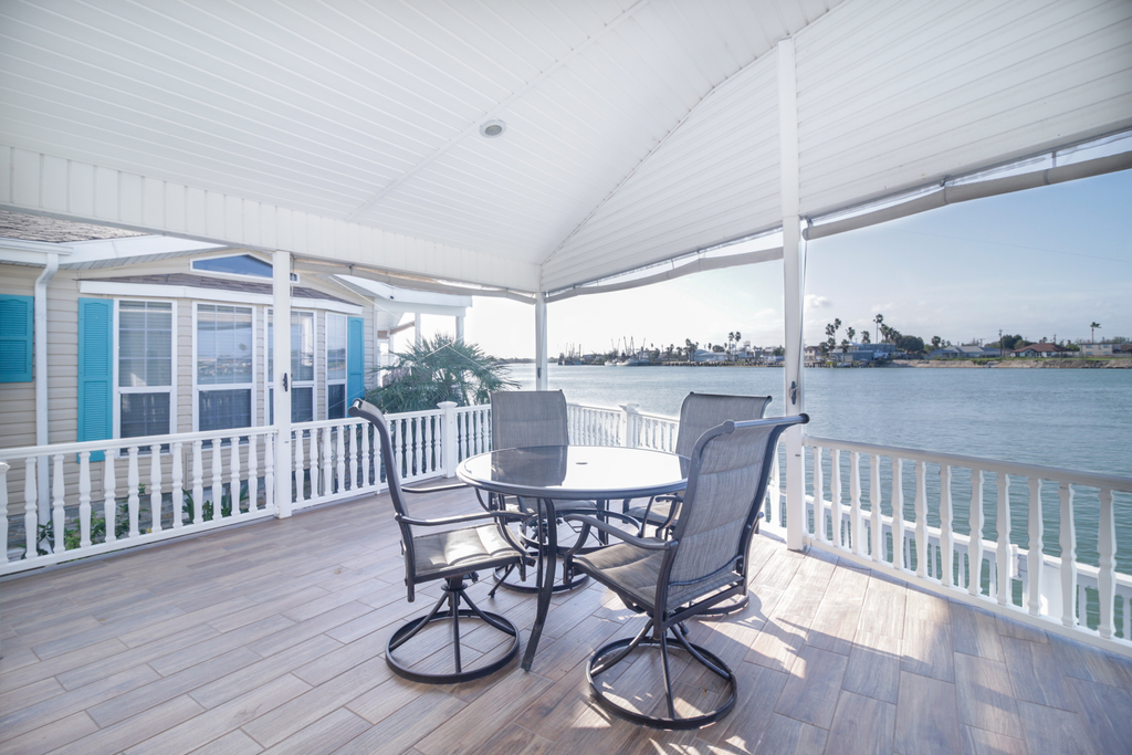 Coastal Breeze - Waterfront, Pools, Golf, Tennis