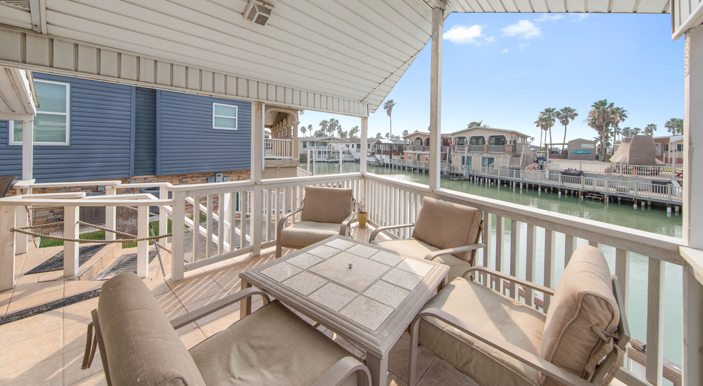Little Breeze - Waterfront Cottage, Pools, Golf