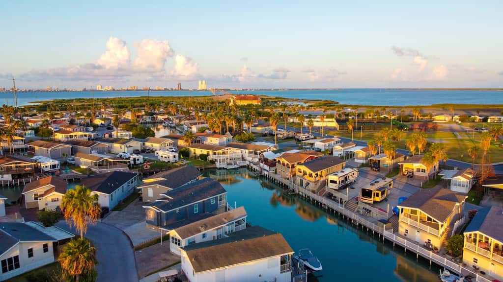 Copper Bottom - Waterfront 4BR, Dock, Pools, Golf