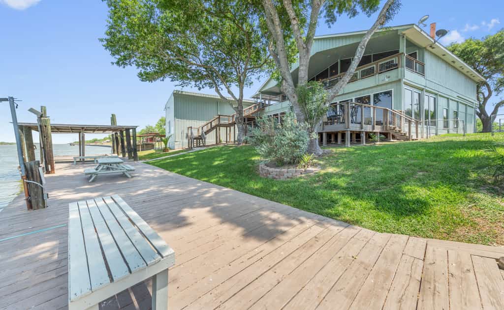 Welcome to the Upper Level of Casa Arroyo Sporting Lodge, the prime spot on the water in Arroyo City. Five bedrooms and four baths sleep up to 14, with an elevator for easy access and a wide covered balcony overlooking the arroyo and wildlife refuge. Watch boats and barges drift by, cast from the lighted pier, gather in the open great room and bar, and cook in the full kitchen. You are minutes from world-class bay fishing and the Laguna Atascosa refuge.