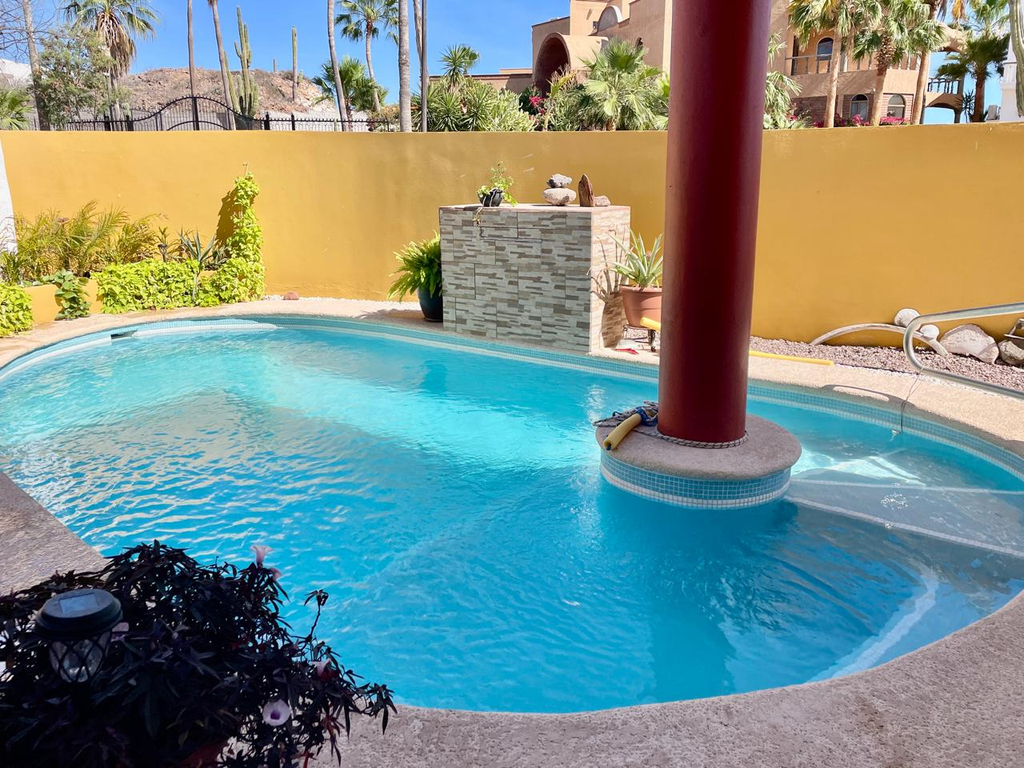 Pelicanos G - House