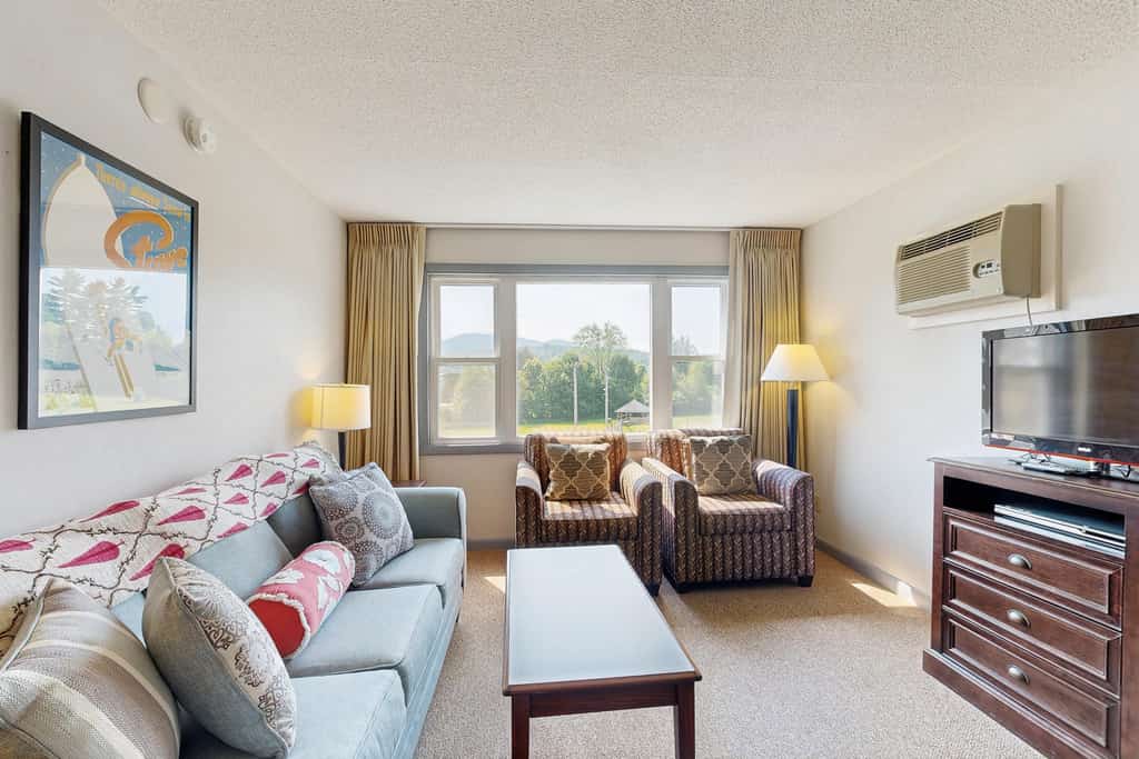 A welcoming space in the heart of Stowe to relax after a day of adventure