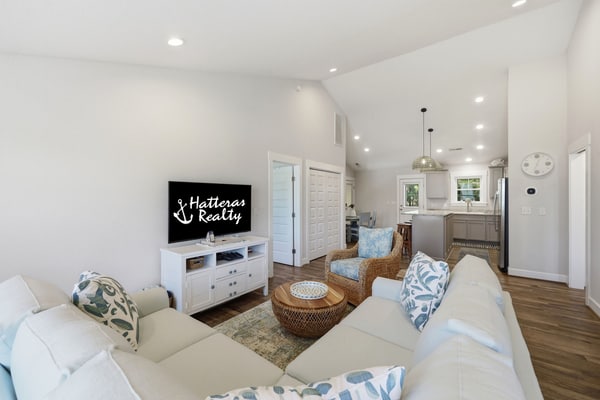 SO488 Salvo Sunrise - Newly renovated oceanside home