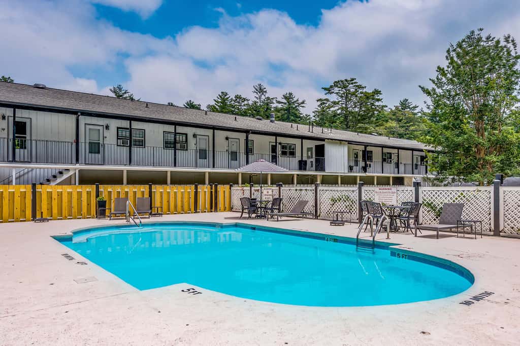 Lakeside condo, dog-friendly, AC, large porch, shared amenities, beach access, pool, tennis