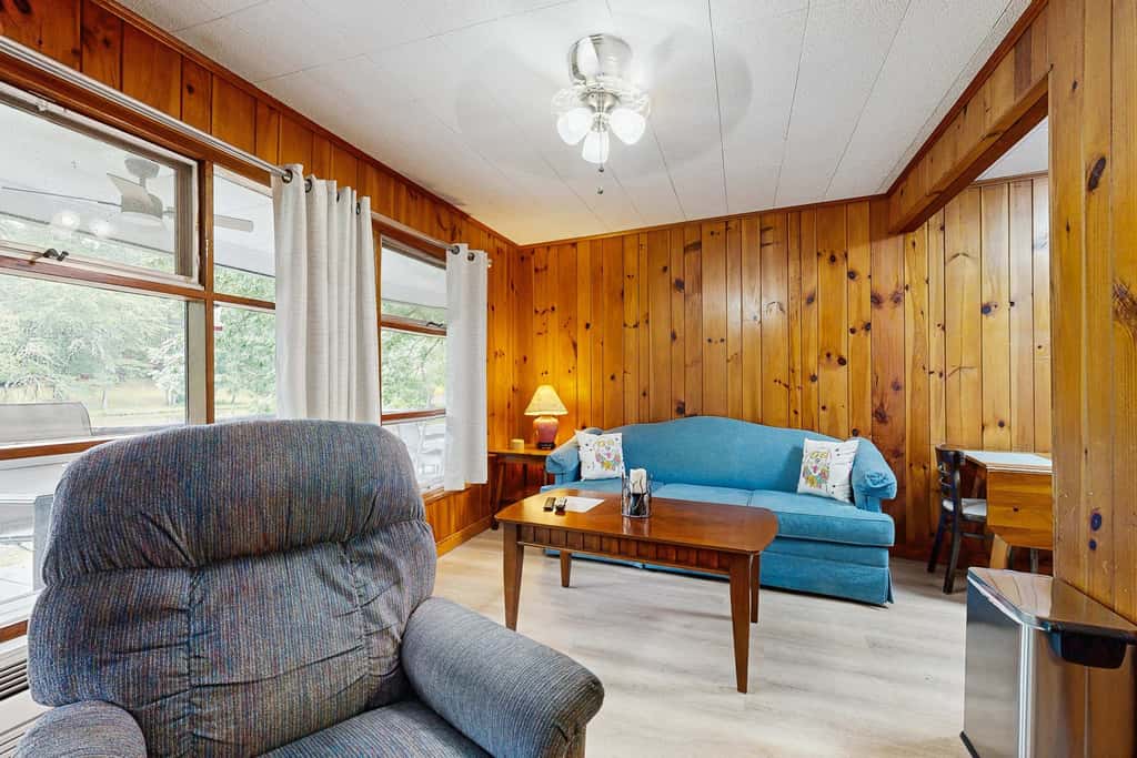 Lakeside condo, dog-friendly, AC, large porch, shared amenities, beach access, pool, tennis