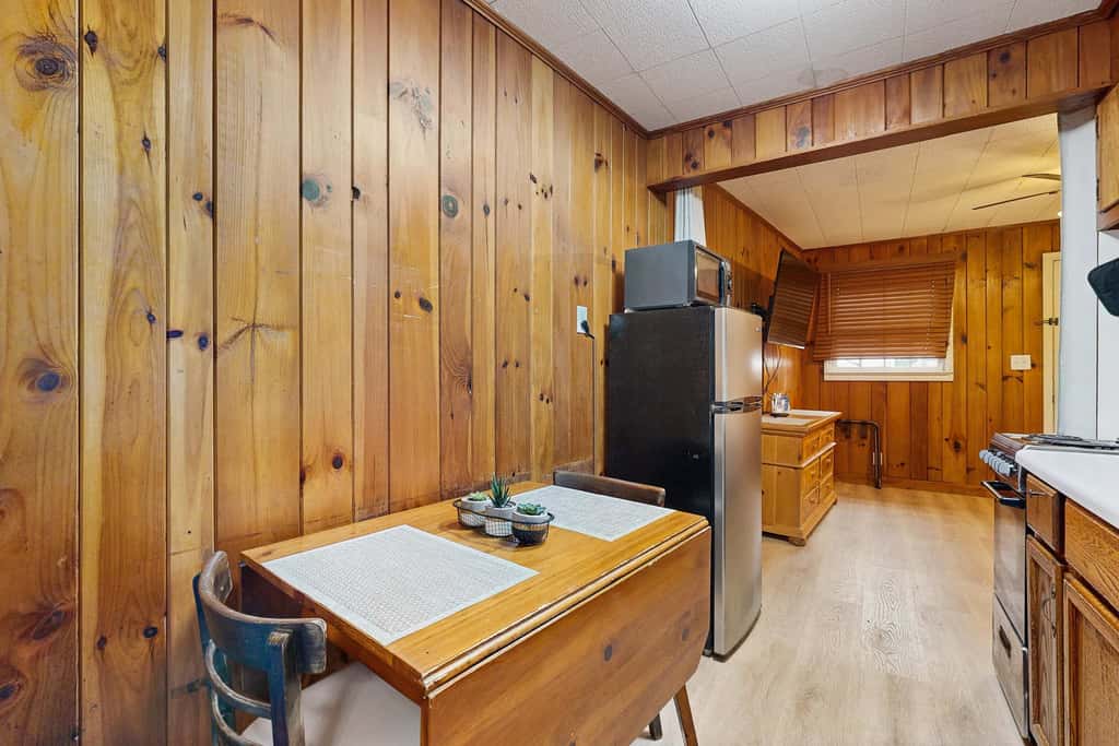Lakeside condo, dog-friendly, AC, large porch, shared amenities, beach access, pool, tennis