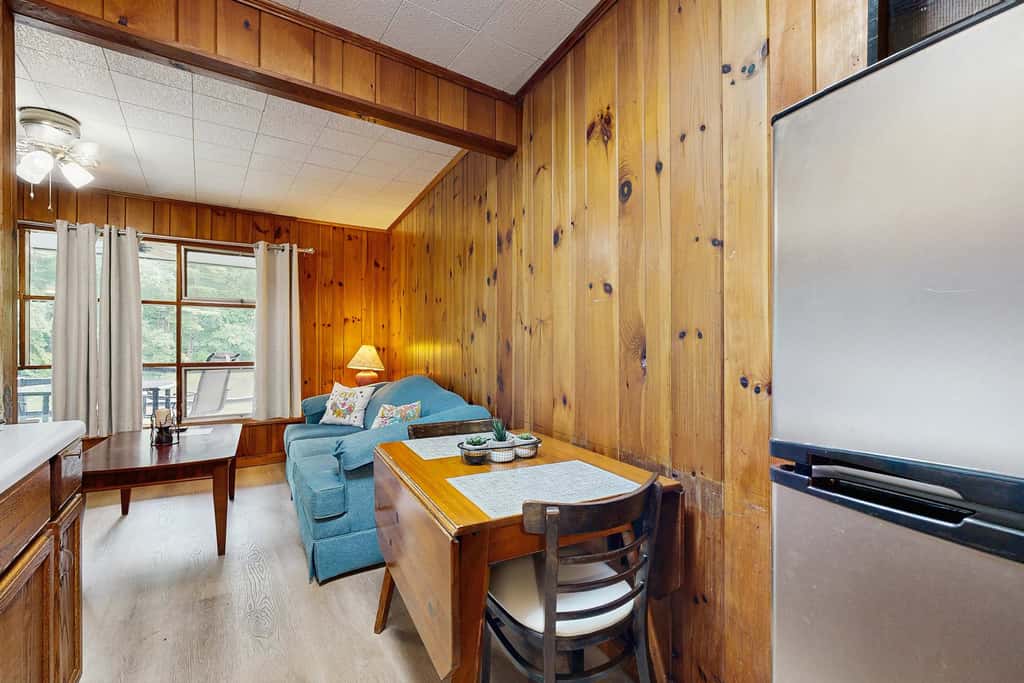 Lakeside condo, dog-friendly, AC, large porch, shared amenities, beach access, pool, tennis